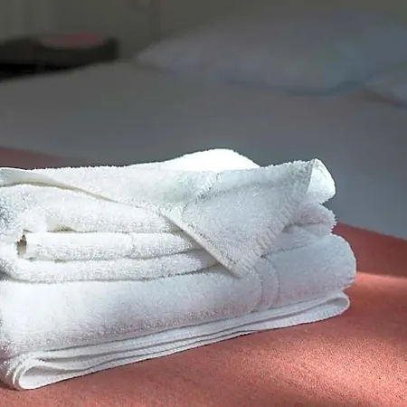 Logis & Restaurant De L'aerodrome De La Baie De Somme فندق 3*