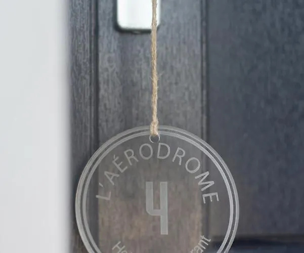 Hotel Logis & Restaurant De L'aerodrome De La Baie De Somme