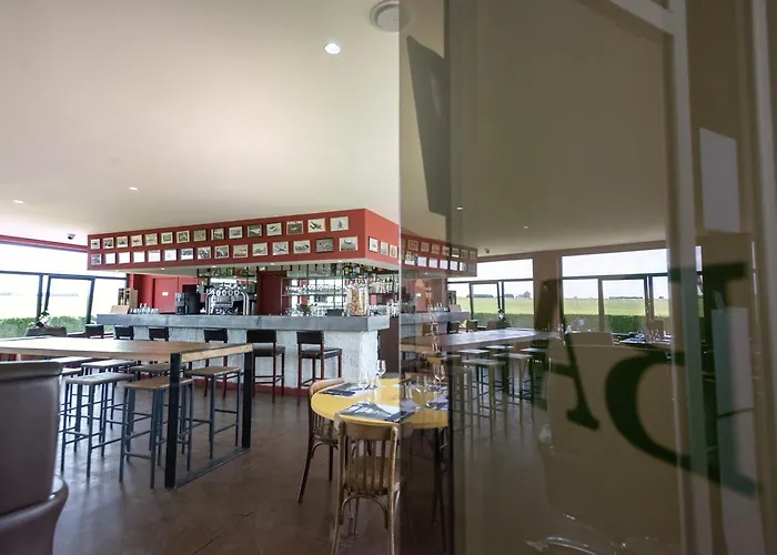 Hotel Logis & Restaurant De L'aerodrome De La Baie De Somme 3*